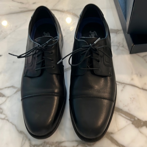 Florsheim Other - Effectively New Florsheim Finance Cap Toe Oxfords black shoe 11D